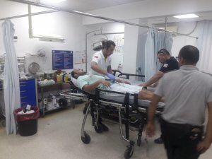 Rüzgardan uçan demir vatandaşın kafasına düştü