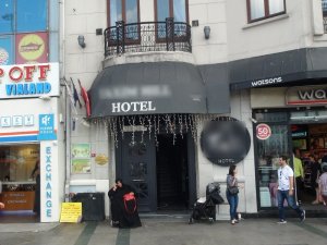 Taksim’de bir kadının yardım çığlıkları kameralara yansıdı