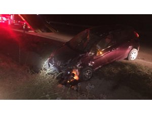 Takla atan otomobil su kanalına düştü: 2 yaralı