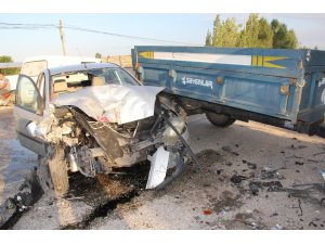 Traktör ile otomobil çarpıştı: 2 yaralı