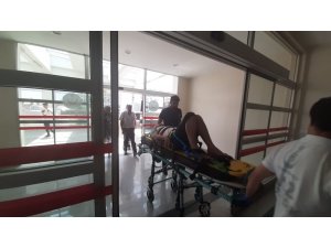 Köpekten kaçarken otomobilin altında kaldı