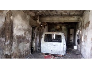 Nusaybin’de park halindeki araç yandı