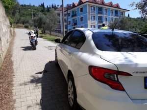 Polisten kaçan şahıslar otomobili terk edip kayıplara karıştı