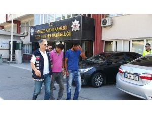 Yollardaki mazgalları çalan 3 kişi kaçamadan yakalandı