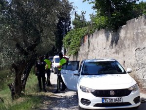 Terliklerle kaçamayınca polise teslim oldu