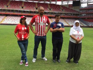 Antalyaspor’dan Ali Gürbüz’lü forma tanıtımı