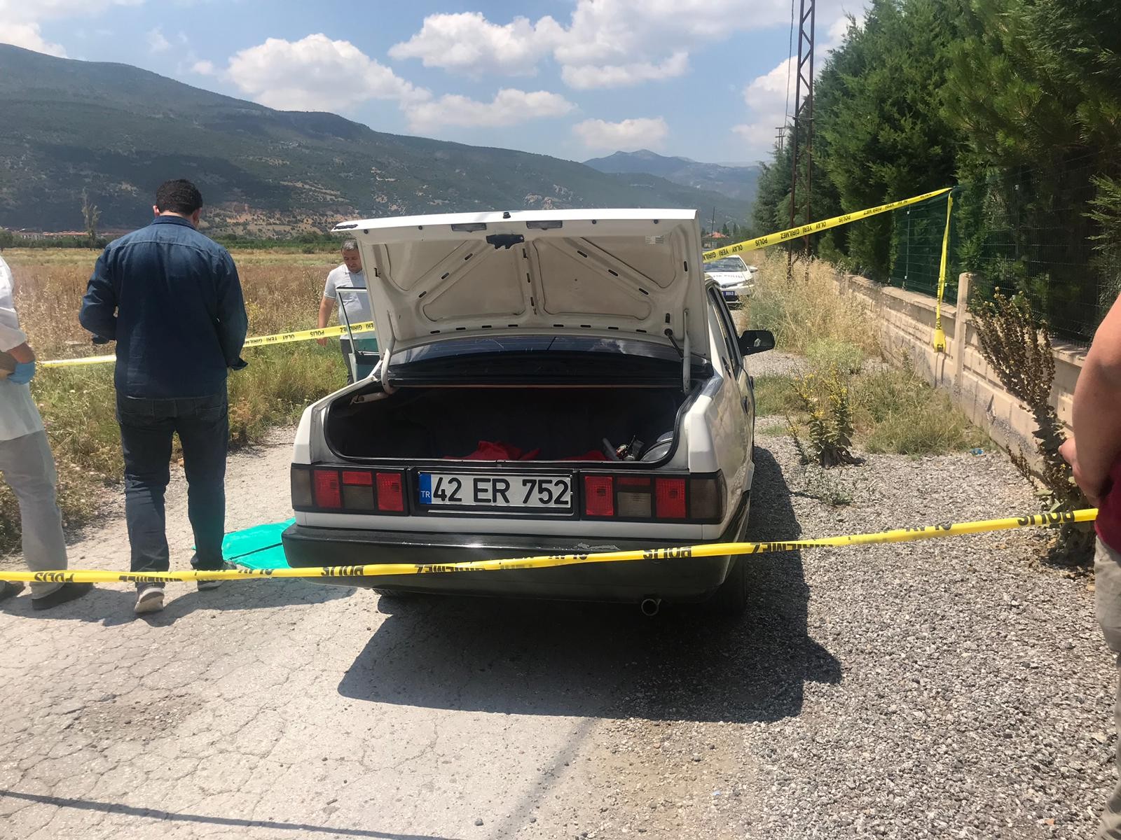 27 yaşındaki genç otomobili içinde ölü bulundu