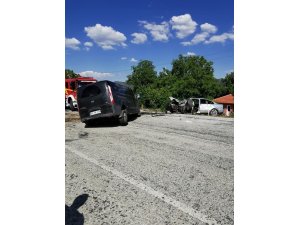 Denizli’de araçlar kafa kafaya çarpıştı:  5 yaralı