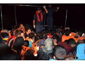 Ayvalık’ta 12’si çocuk, 10’u kadın olmak üzere 46 Afgan göçmen yakalandı