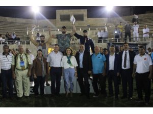 Türkiye Aba Güreşi Şampiyonası Başpehlivanı Ömer Yavuz oldu