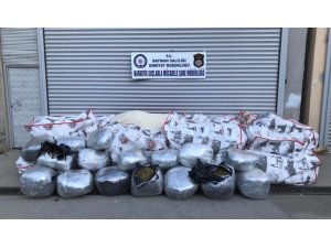 Batman’da, plastik borulara zulalanmış 1 ton esrar ele geçirildi