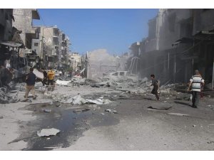 Rus uçakları İdlib'de pazar yerini vurdu: 17 ölü