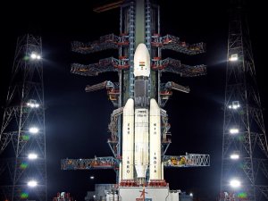 Hindistan, ikinci Ay misyonunu yeniden başlattı