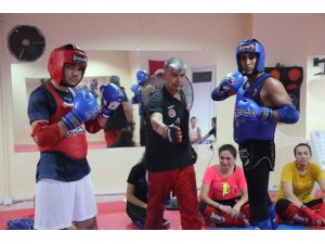 Erdemli Belediyesi’nden Muay Thai eğitimi