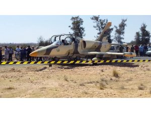Libya savaş uçağı Tunus’a zorunlu iniş yaptı