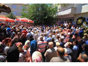 Edirne’deki kazada hayatını kaybeden aile toprağa verildi