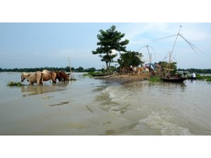 Güney Asya’daki sel felaketinde ölü sayısı 300’ü aştı