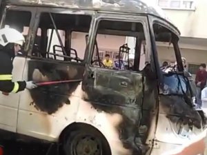 Batman’da seyir halindeki minibüs alev topuna döndü