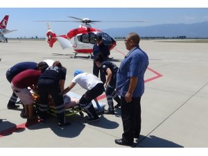 Kaynayan salça kazanına düşen bebek ambulans helikopter ile Ankara’ya sevk edildi