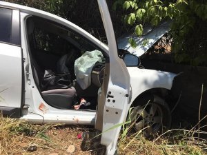 Adıyaman’da otomobil duvara çaptı: 3 Yaralı