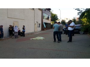 12.kattan kendini boşluğa bıraktı