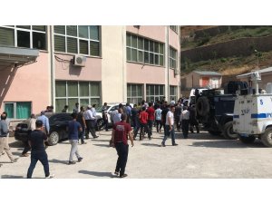 Şemdinli'de sivil aracın geçişi sırasında patlama