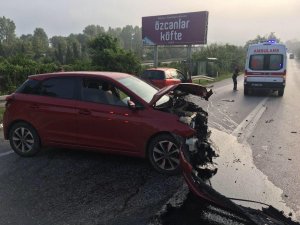 Sakarya’da iki otomobil çarpıştı: 1 yaralı