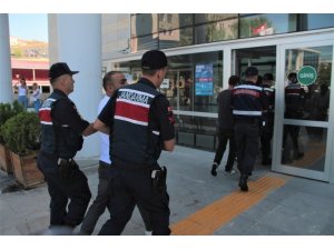Elazığ merkezli 3 ilde silah ticareti operasyonu: 4 şüpheli adliyede