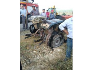 Konya'da tarla yangını! Traktör yangını