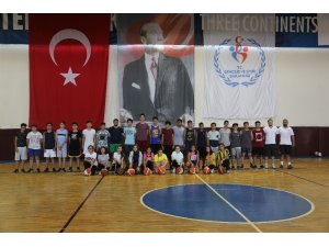 Erdemli Belediyesi’nden basketbol kursu