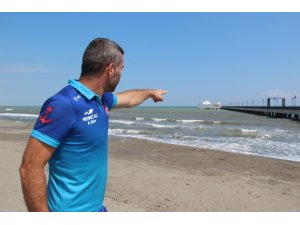 Boğulma tehlikesi geçiren 3 kişiyi cankurtaranlar kurtardı