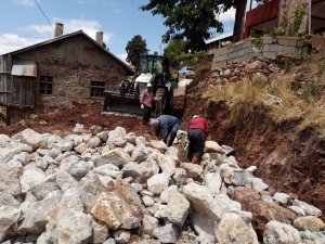 Hadim'de Belediyesinin istinat duvarı çalışmaları