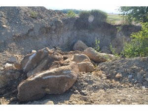 Kepçeyle define arayan 6 kişiye suçüstü