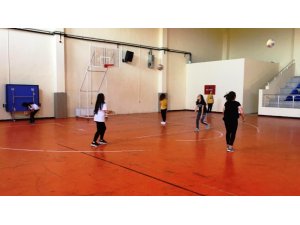 Sarıgöl’de voleybol kursuna ilgi