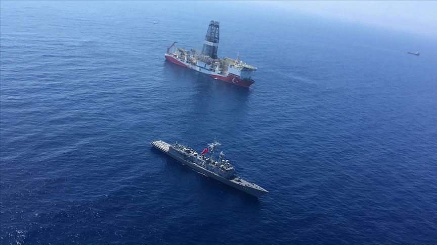 Türk sondaj gemilerinin Doğu Akdeniz'deki çalışmaları sürüyor! Savaş gemileri koruyor