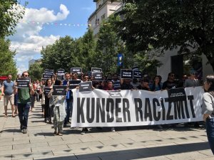 Kosova’da ırkçılığa karşı protesto