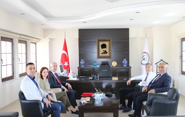 Açıkgöz: Kontrolsüz açılan fakültelere eczacılık mesleğinin sonu olacak!