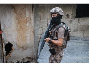 Adana’da aranan şüphelilere şafak operasyonu