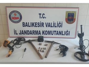 Kaçak Kazı yapan definecilere suçüstü