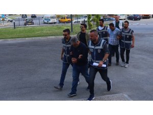 Yaşlı kadını duayla kandırıp 50 bin liralık bilezik çalan 2 dolandırıcı tutuklandı