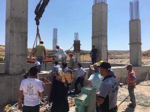 Yüksekten düşen işçi yaralandı