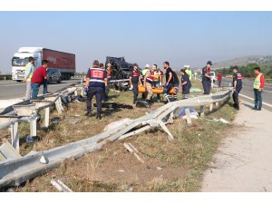 GÜNCELLEME - Cenazeden dönenleri taşıyan minibüs takla attı: 2 ölü, 9 yaralı