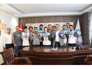 Şampiyonlar Canpolat ile buluştu