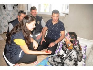 90 yaşındaki kadını darp edip boynundaki altınları çalmışlardı, tutuklandılar