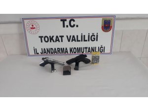 Araçtan ateş açtılar, jandarmaya yakalandılar