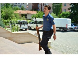 İskilip’te polis aracına silahlı saldırı