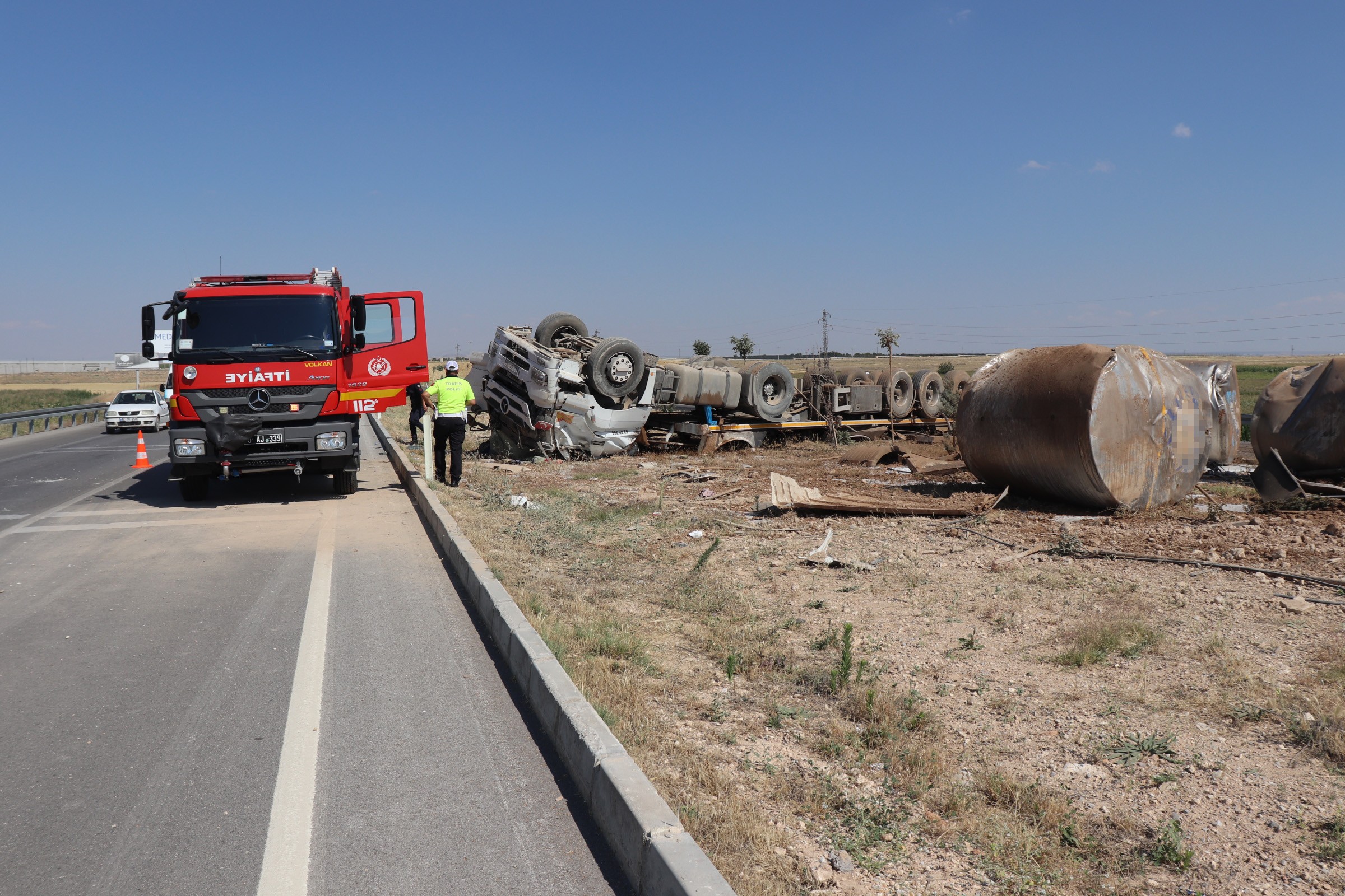 Konya-Karaman yolunda süt tankeri devrildi: 1 ölü