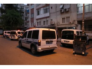 Adana’da bir kişi annesini tabanca ile vurarak ağır yaraladı