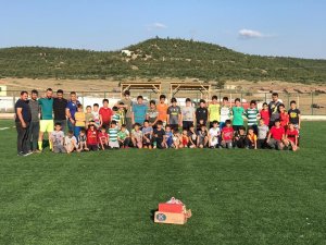 40 öğrenci yaz futbol okulunda eğitim görüyor