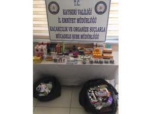 Giyim mağazasında cinsel içerikli hap ele geçirildi